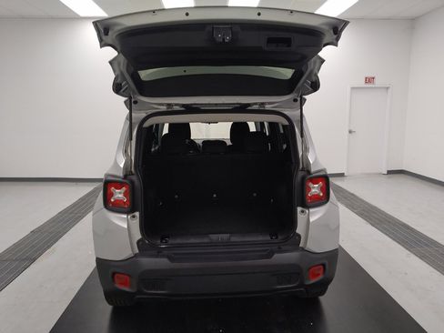 Used 2020 Jeep Renegade Latitude AWD/4WD image 29