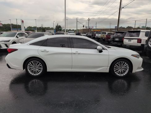 Used 2020 Toyota Avalon Limited w/ Advanced Safety Package FWD image 6