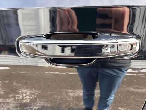 Used 2022 GMC Yukon XL SLT image 17