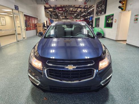 Used 2016 Chevrolet Cruze LT FWD image 3