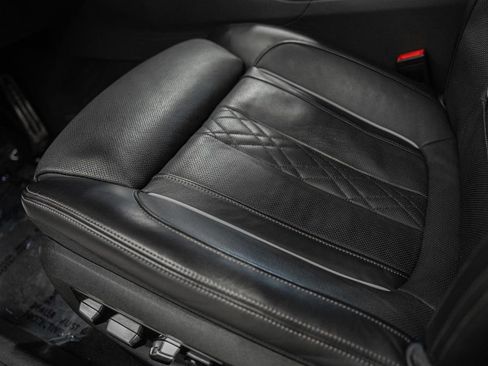 Used 2021 BMW M550i xDrive w/ Premium Package image 45