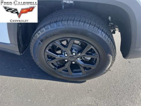 Used 2025 Jeep Grand Cherokee Altitude AWD/4WD image 38