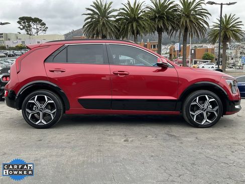 Used 2024 Kia Niro EX Touring image 3