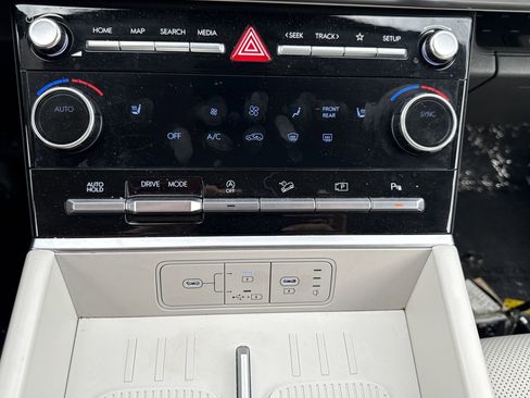 Used 2025 Hyundai Santa Fe SEL image 9