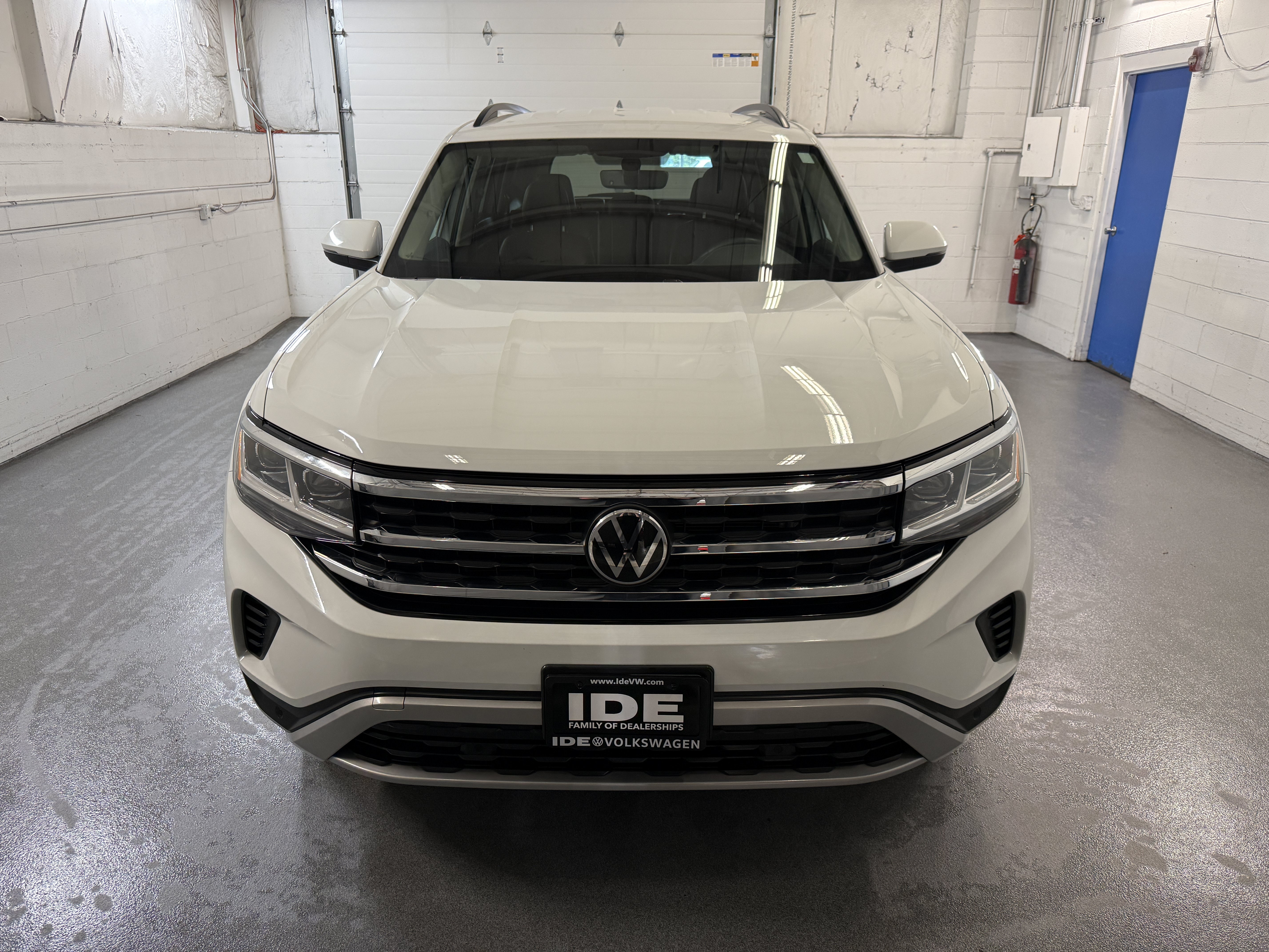 Certified 2023 Volkswagen Atlas SE AWD/4WD image 2