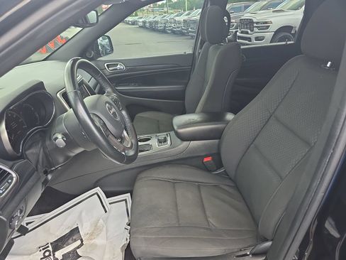 Used 2019 Jeep Grand Cherokee Laredo AWD/4WD image 13