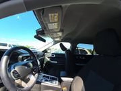Used 2023 Ford Explorer XLT AWD/4WD image 13