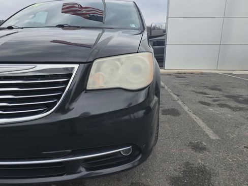 Used 2012 Chrysler Town & Country Limited w/ Luxury Group image 9