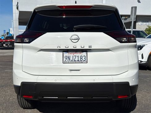 Used 2024 Nissan Rogue S image 5