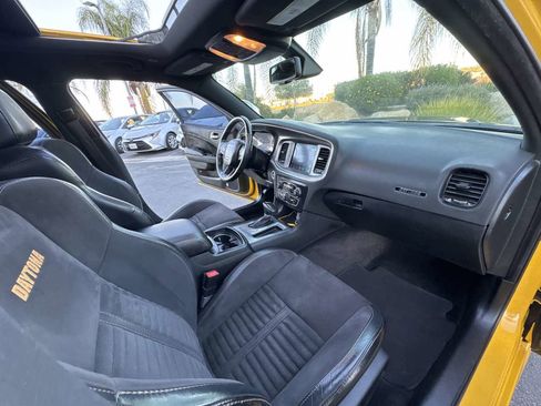 Used 2017 Dodge Charger R/T image 21