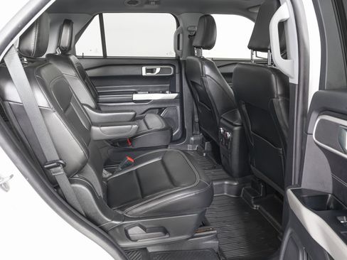 Used 2022 Ford Explorer XLT w/ Equipment Group 202A image 10