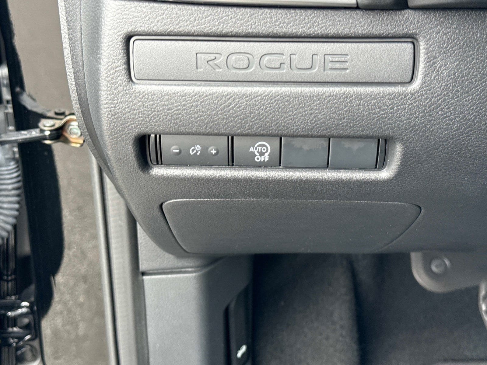 Used 2026 Nissan Rogue S FWD image 31