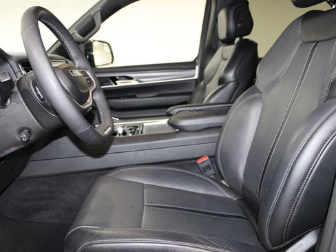 Used 2024 Jeep Wagoneer Series III image 23