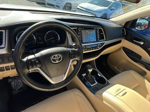 Used 2018 Toyota Highlander XLE image 22