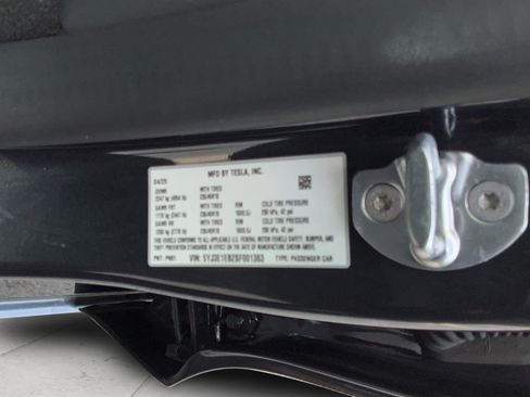 Used 2025 Tesla Model 3 Long Range AWD/4WD image 25