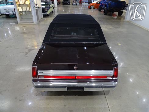 Used 1988 Lincoln Town Car image 11