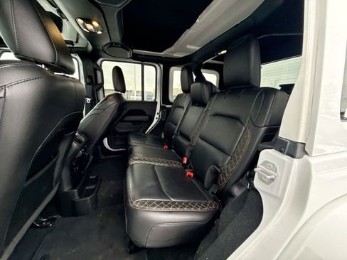 Used 2022 Jeep Wrangler Unlimited Sahara image 24