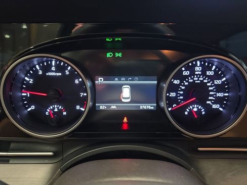 Used 2024 Kia Carnival EX FWD image 22