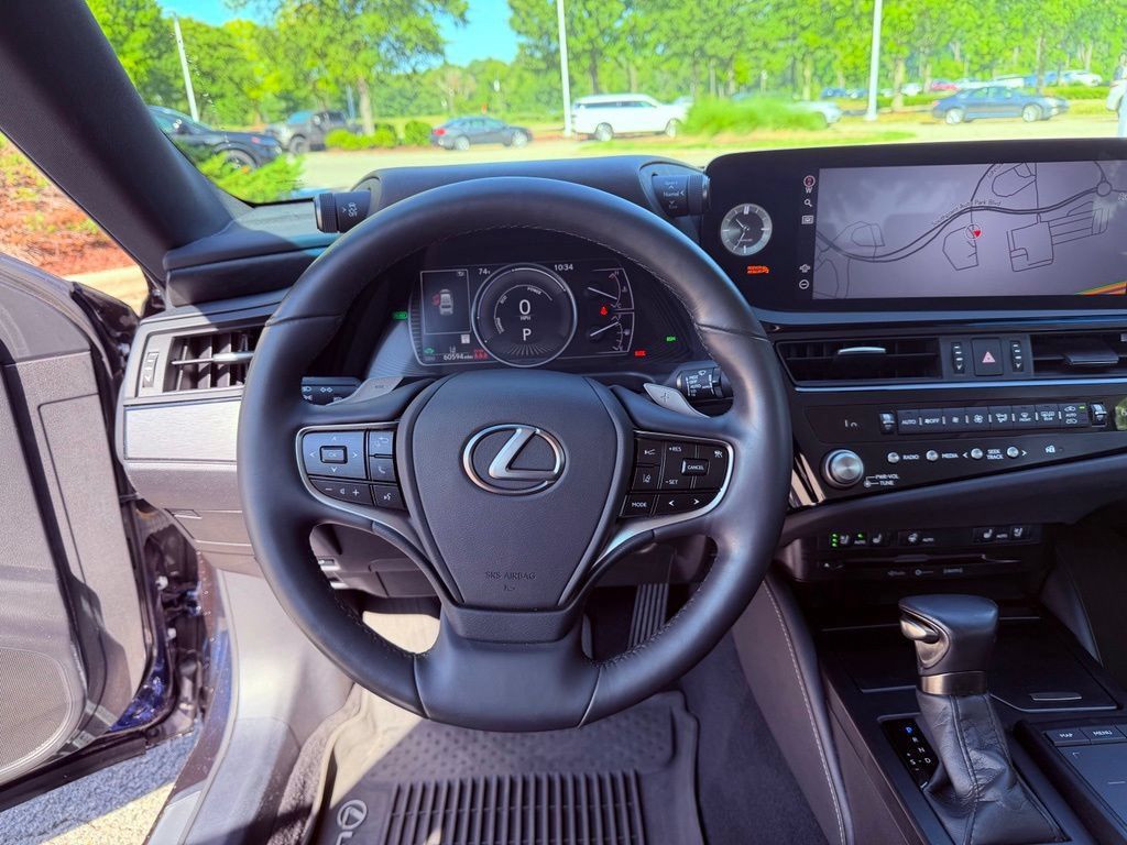 Certified 2022 Lexus ES 300h w/ Premium Package FWD image 20