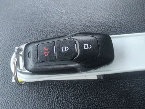 Used 2017 Ford Explorer XLT AWD/4WD image 34