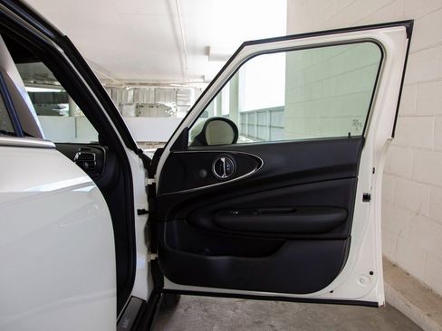 Used 2017 MINI Cooper Clubman image 22