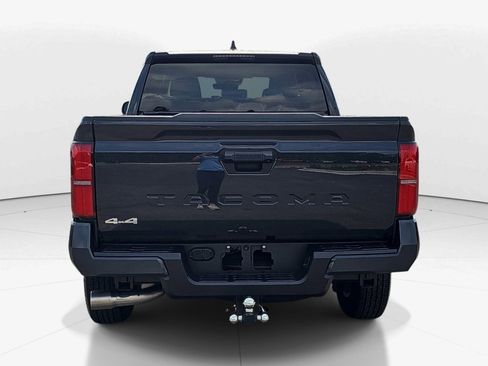Used 2025 Toyota Tacoma SR5 AWD/4WD image 5