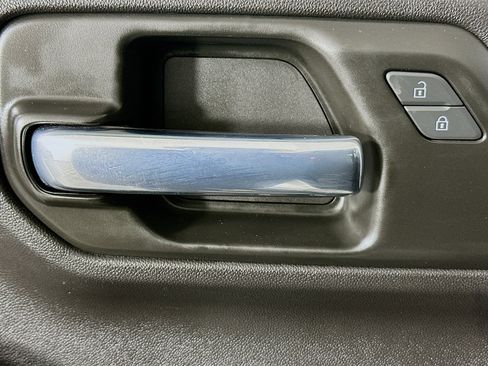 Used 2023 Chevrolet Silverado 1500 Custom image 14