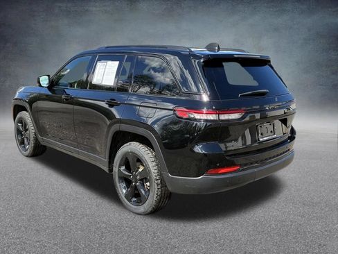 Used 2023 Jeep Grand Cherokee Altitude AWD/4WD image 3