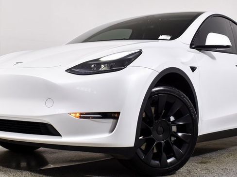 Used 2023 Tesla Model Y Long Range image 8