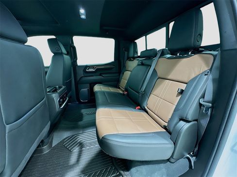 Used 2024 Chevrolet Silverado 1500 High Country w/ Technology Package image 26