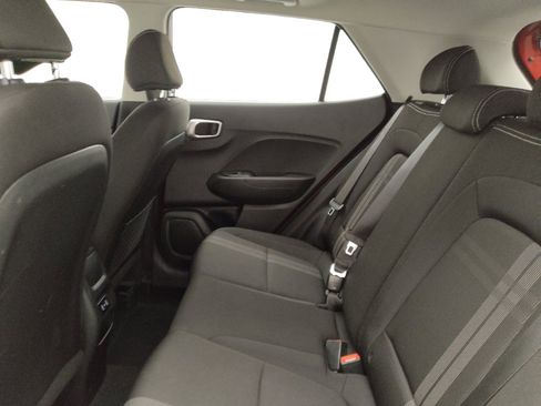 Used 2025 Hyundai Venue SEL FWD image 18