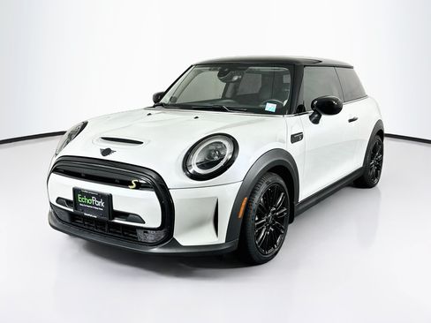 Used 2024 MINI Cooper SE FWD image 3