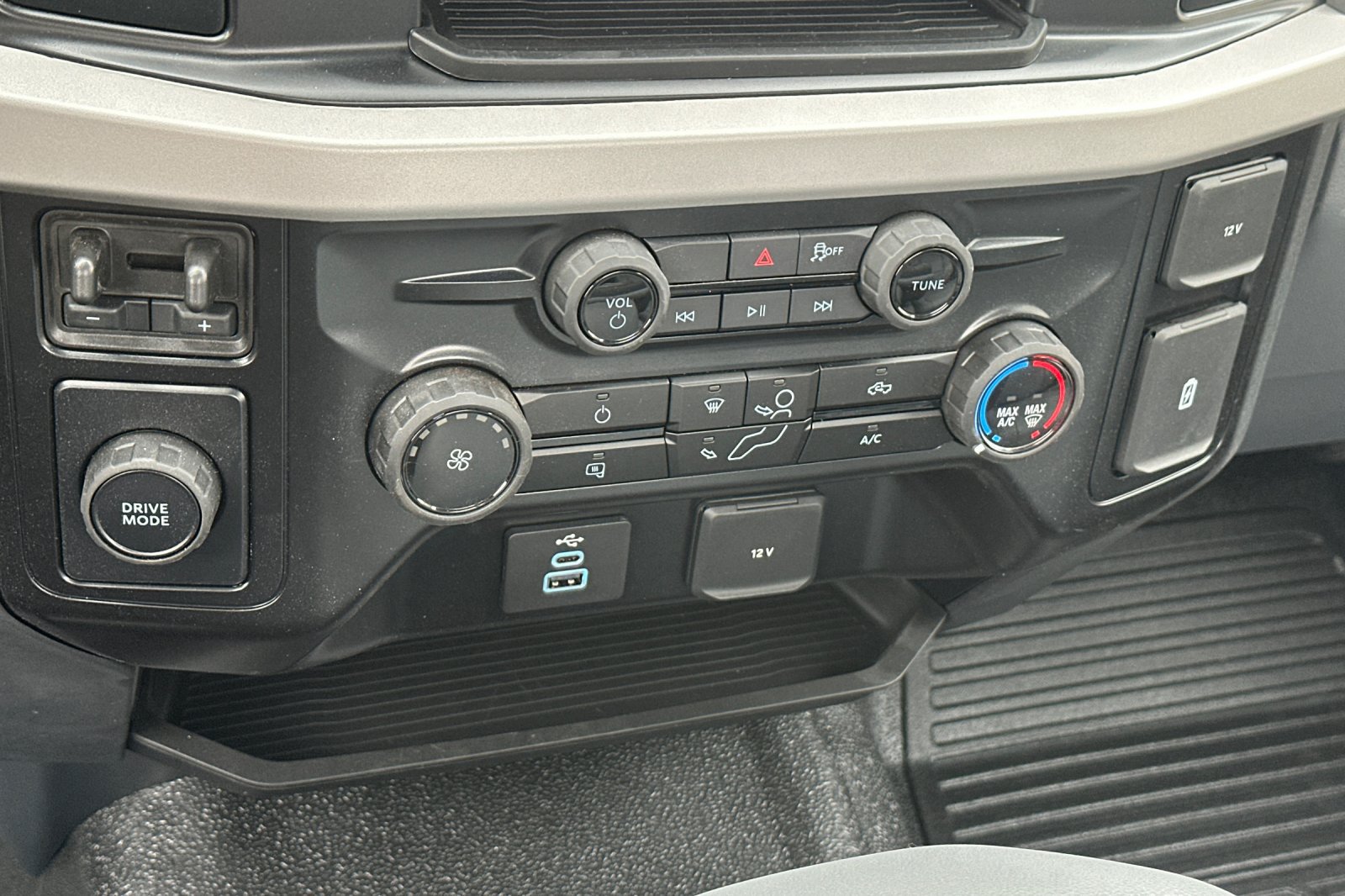 New 2026 Ford F550 2WD Regular Cab Super Duty image 18