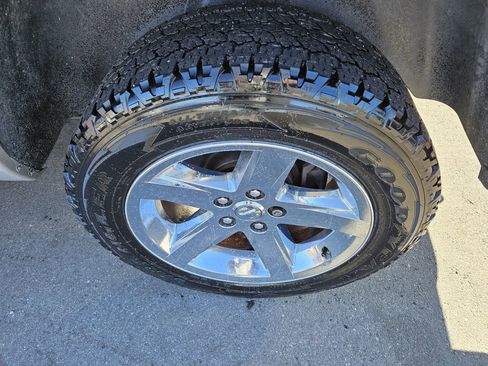 Used 2014 RAM 1500 Express image 9