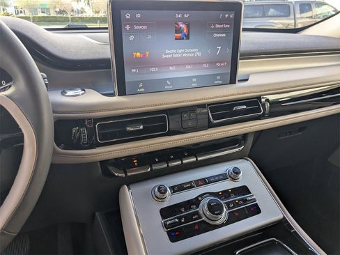 Used 2024 Lincoln Aviator AWD w/ Premium Package image 19