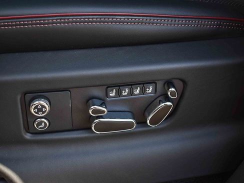 New 2025 Bentley Bentayga Extended Wheelbase image 21