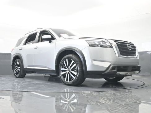 Used 2023 Nissan Pathfinder Platinum image 82