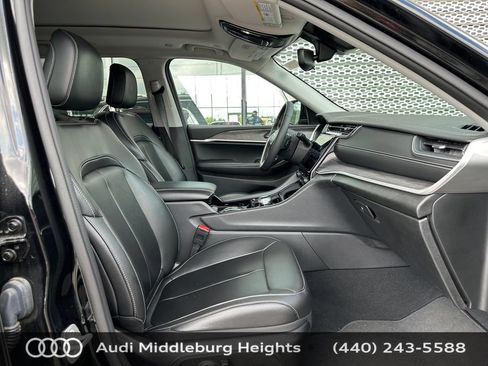 Used 2023 Jeep Grand Cherokee L Limited w/ Trailer Tow Group (B) AWD/4WD image 16