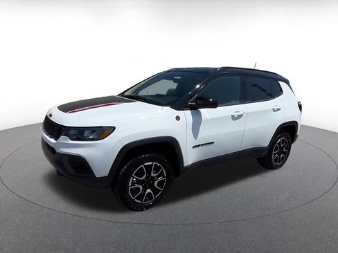 Used 2025 Jeep Compass Trailhawk AWD/4WD image 8