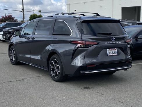 Certified 2025 Toyota Sienna Platinum AWD/4WD image 4