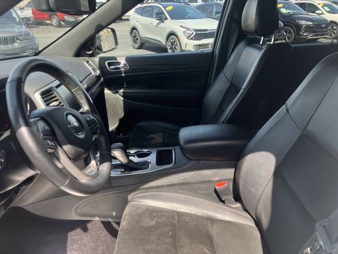 Used 2017 Jeep Grand Cherokee Altitude image 21