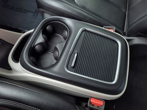 Used 2022 Chrysler Pacifica Touring-L image 19