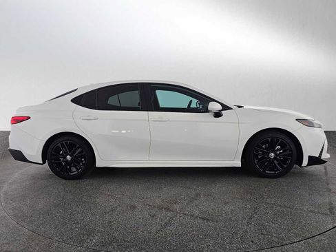 Used 2025 Toyota Camry SE image 2