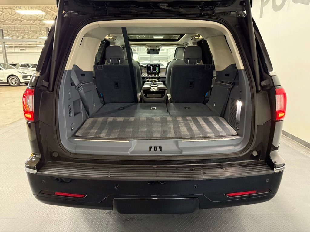Used 2020 Lincoln Navigator Black Label w/ Cargo Convenience Package AWD/4WD image 24