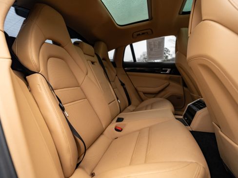 Used 2020 Porsche Panamera 4 image 22
