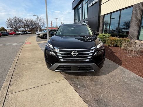 Used 2025 Nissan Rogue SL w/ SL Premium Package image 9