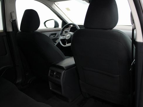 Used 2023 Nissan Rogue S image 22