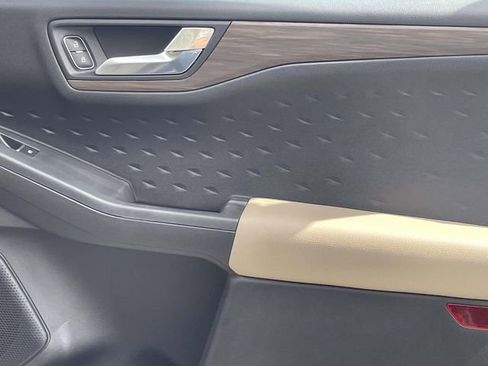 Certified 2020 Ford Escape Titanium AWD/4WD image 29