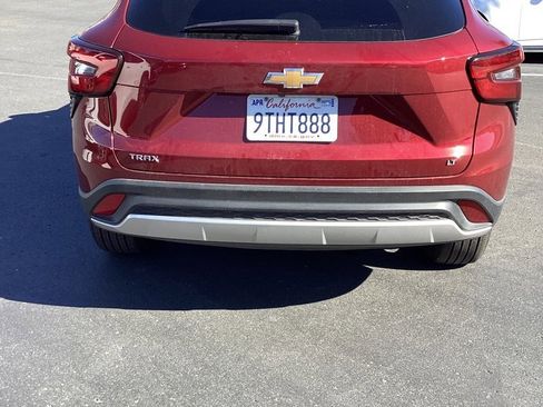 Used 2025 Chevrolet Trax LT w/ LT Convenience Package image 8