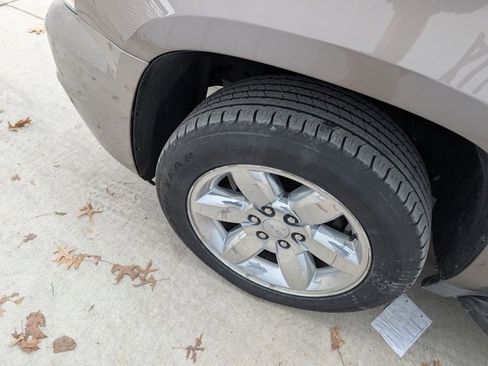 Used 2013 GMC Yukon XL SLT w/ SLT-2 Equipment Package image 9